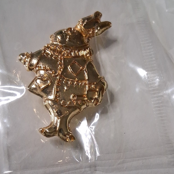Gold Rabbit Brooch - Picture 2 of 7